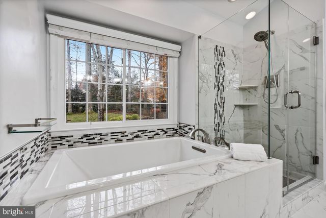 7921 OAK HOLLOW LN, Fairfax Station, VA 22039