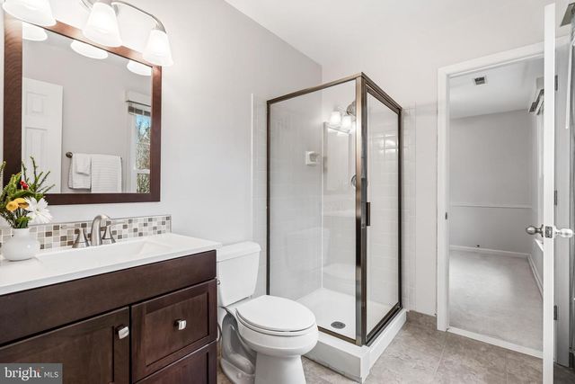 7921 OAK HOLLOW LN, Fairfax Station, VA 22039