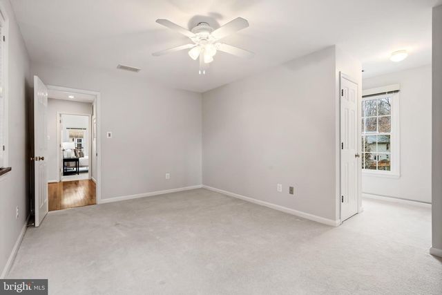 7921 OAK HOLLOW LN, Fairfax Station, VA 22039