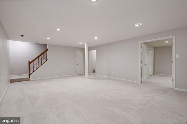 7921 OAK HOLLOW LN, Fairfax Station, VA 22039