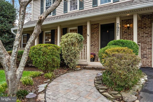 7921 OAK HOLLOW LN, Fairfax Station, VA 22039