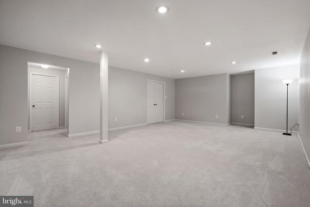 7921 OAK HOLLOW LN, Fairfax Station, VA 22039