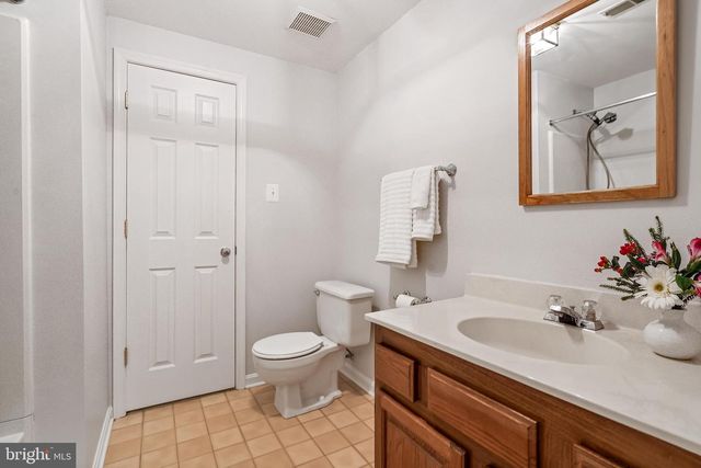 7921 OAK HOLLOW LN, Fairfax Station, VA 22039