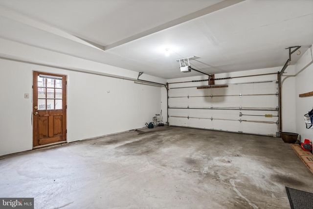 7921 OAK HOLLOW LN, Fairfax Station, VA 22039