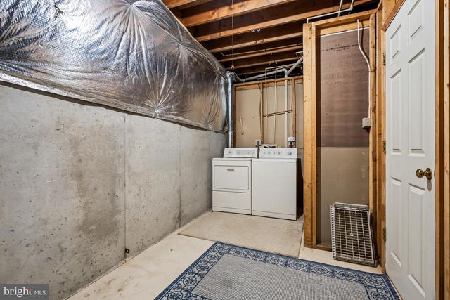 7921 OAK HOLLOW LN, Fairfax Station, VA 22039