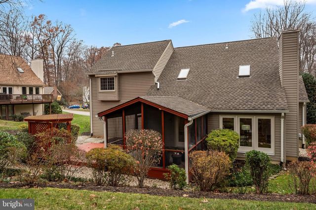 7921 OAK HOLLOW LN, Fairfax Station, VA 22039