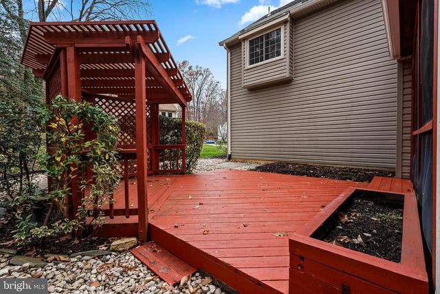 7921 OAK HOLLOW LN, Fairfax Station, VA 22039