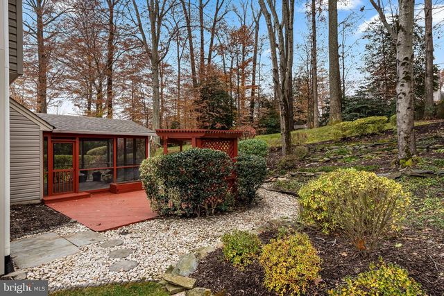 7921 OAK HOLLOW LN, Fairfax Station, VA 22039