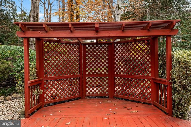 7921 OAK HOLLOW LN, Fairfax Station, VA 22039