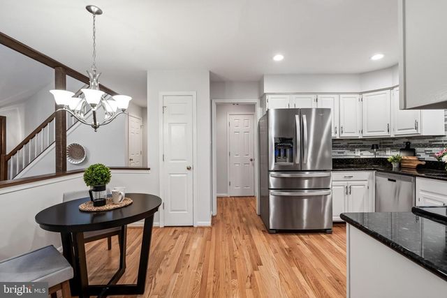 7921 OAK HOLLOW LN, Fairfax Station, VA 22039