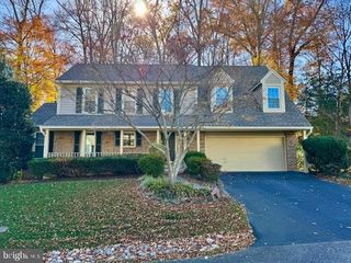 7921 OAK HOLLOW LN, Fairfax Station, VA 22039