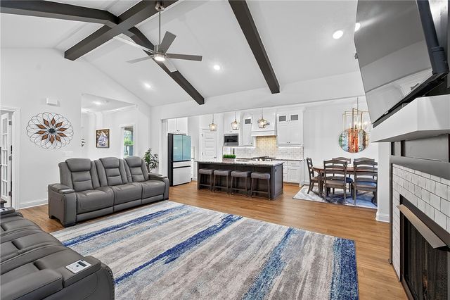 2030 Larry Lane, Bentonville, AR 72713