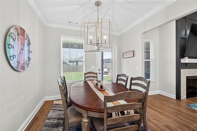 2030 Larry Lane, Bentonville, AR 72713