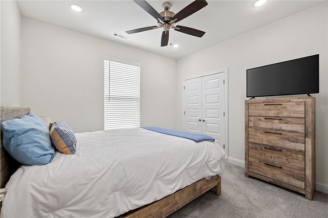 2030 Larry Lane, Bentonville, AR 72713