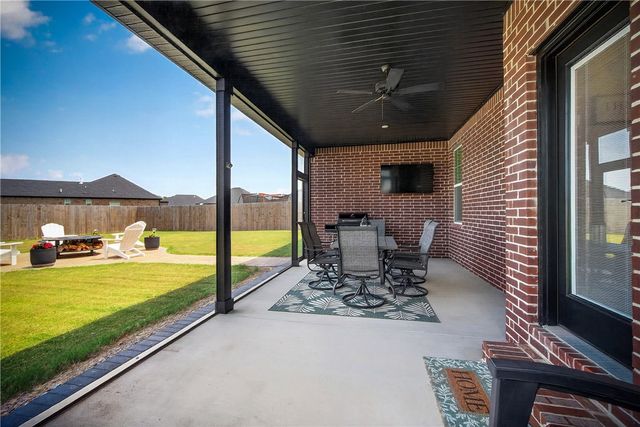 2030 Larry Lane, Bentonville, AR 72713