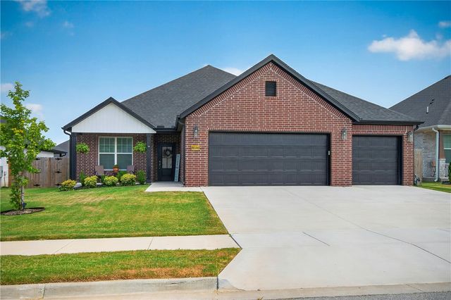 2030 Larry Lane, Bentonville, AR 72713