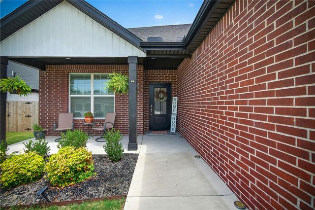 2030 Larry Lane, Bentonville, AR 72713