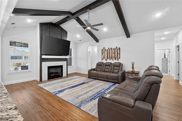 2030 Larry Lane, Bentonville, AR 72713