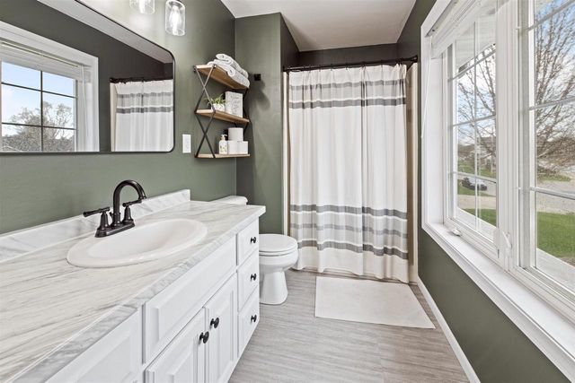 498 WINDROSE COURT, Green Bay, WI 54311