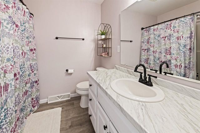 498 WINDROSE COURT, Green Bay, WI 54311