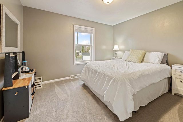 498 WINDROSE COURT, Green Bay, WI 54311