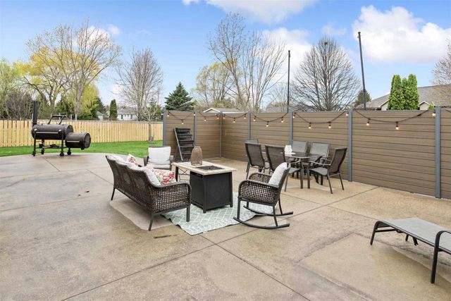 498 WINDROSE COURT, Green Bay, WI 54311