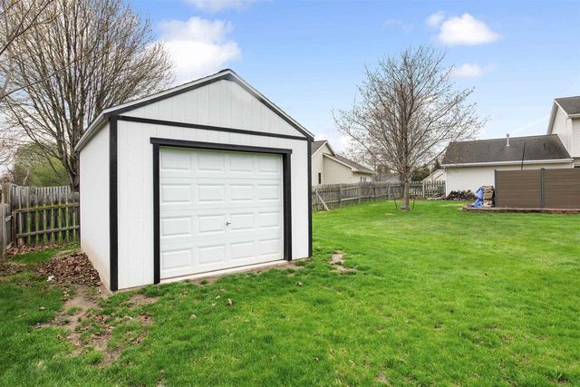 498 WINDROSE COURT, Green Bay, WI 54311