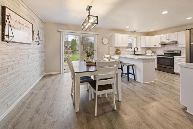 498 WINDROSE COURT, Green Bay, WI 54311