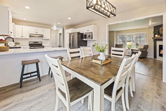498 WINDROSE COURT, Green Bay, WI 54311