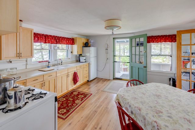 28 Potato Island, Holderness, NH 03245