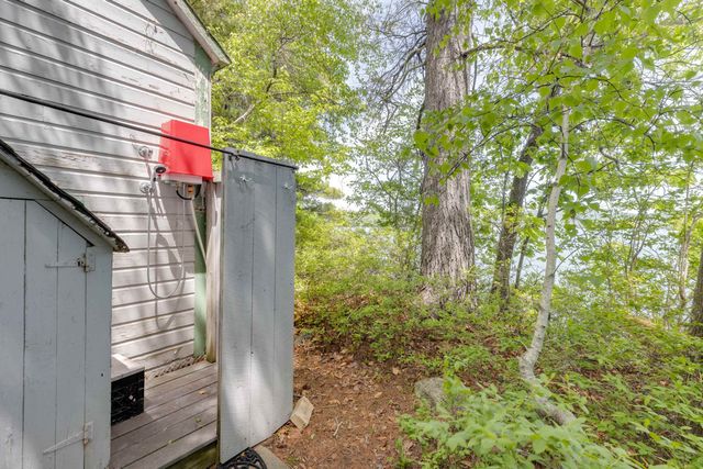28 Potato Island, Holderness, NH 03245