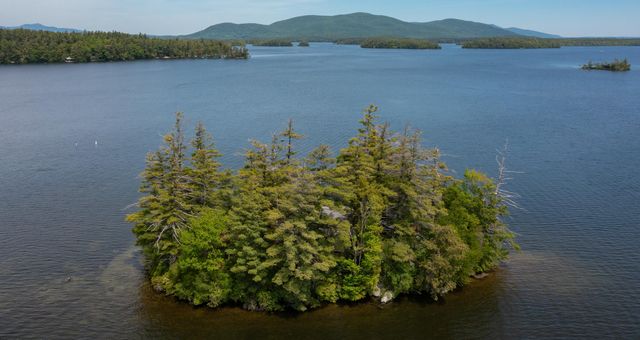 28 Potato Island, Holderness, NH 03245