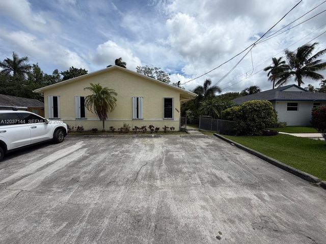 6560 SW 49th St 2, Davie, FL 33314