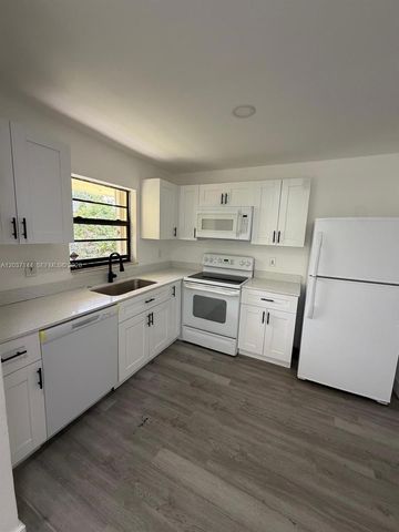 6560 SW 49th St 2, Davie, FL 33314