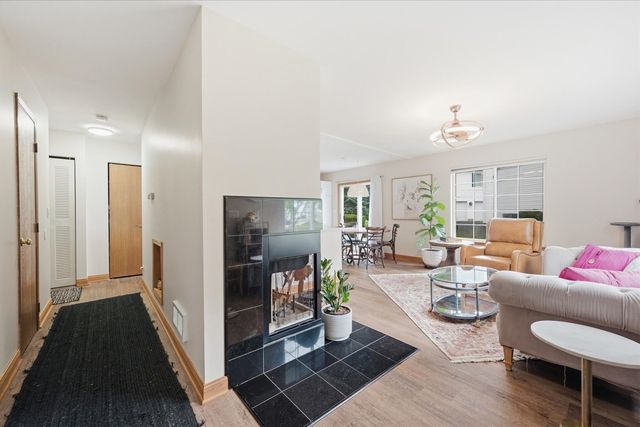 689 Fieldcrest Drive B, South Elgin, IL 60177