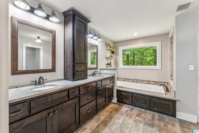 6961 OLD HIGHWAY 280, Sterrett, AL 35147