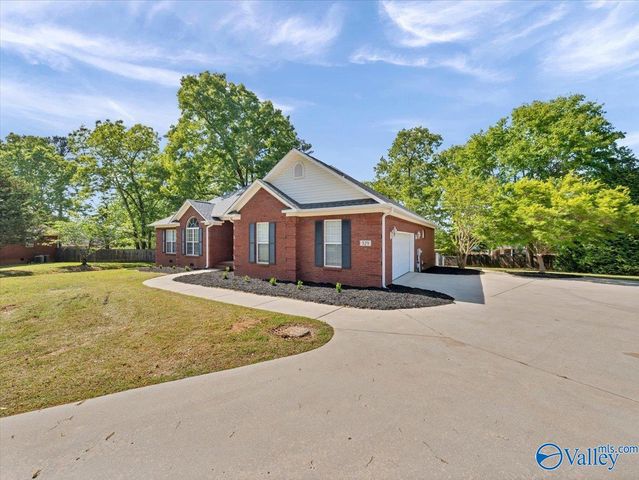 329 Antler Point Drive, New Market, AL 35761