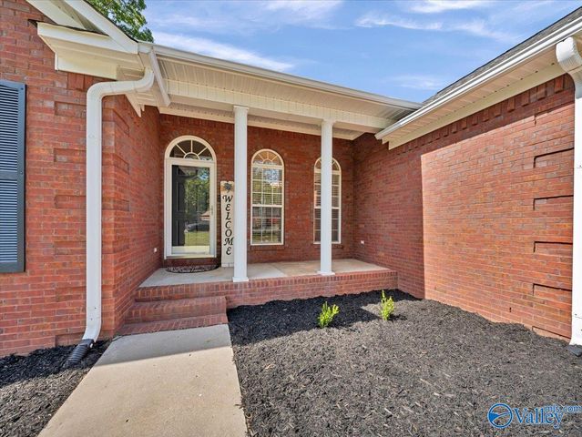 329 Antler Point Drive, New Market, AL 35761