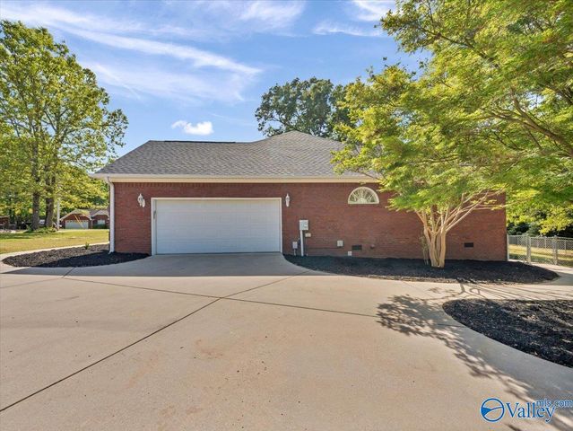 329 Antler Point Drive, New Market, AL 35761