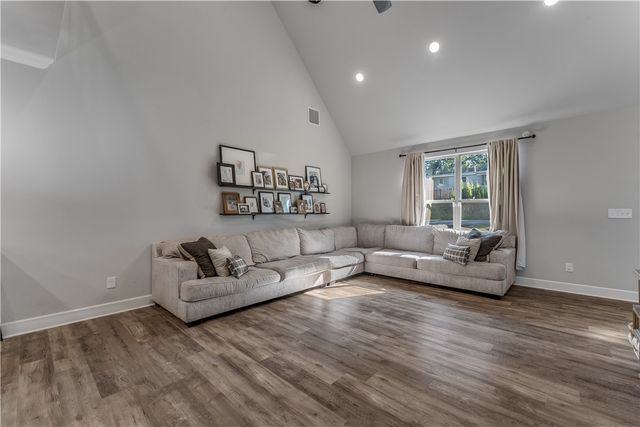 13 Hinckley Circle, Bella Vista, AR 72714