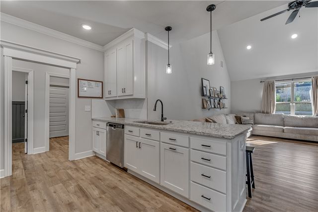 13 Hinckley Circle, Bella Vista, AR 72714