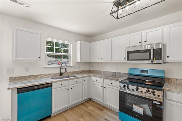 3864 Foliage Drive, Winston-salem, NC 27101