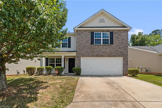 3864 Foliage Drive, Winston-salem, NC 27101