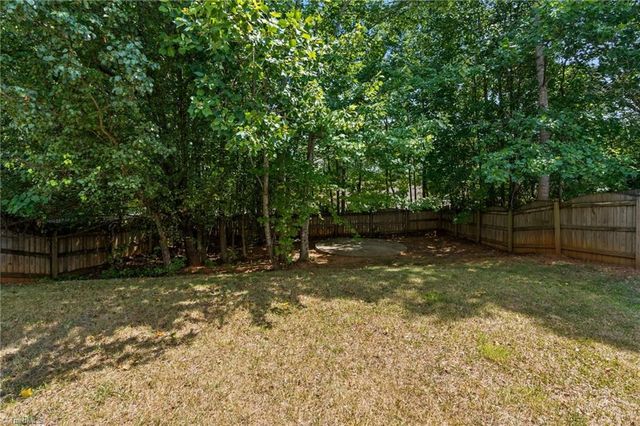 3864 Foliage Drive, Winston-salem, NC 27101