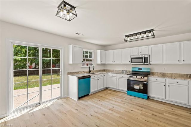 3864 Foliage Drive, Winston-salem, NC 27101