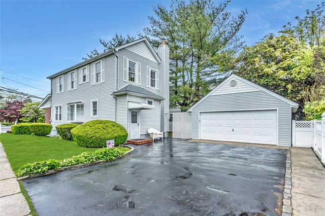 52 Charles Street, Hicksville, NY 11801