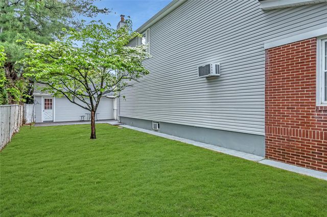 52 Charles Street, Hicksville, NY 11801