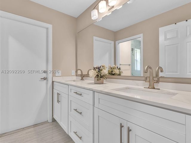 716 Lake Blvd 716, Weston, FL 33326