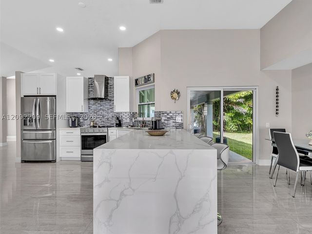 716 Lake Blvd 716, Weston, FL 33326