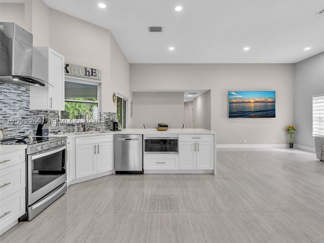716 Lake Blvd 716, Weston, FL 33326